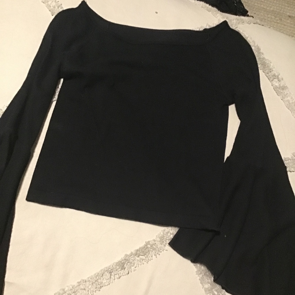 Long sleeve black crop top with puffy sleeves